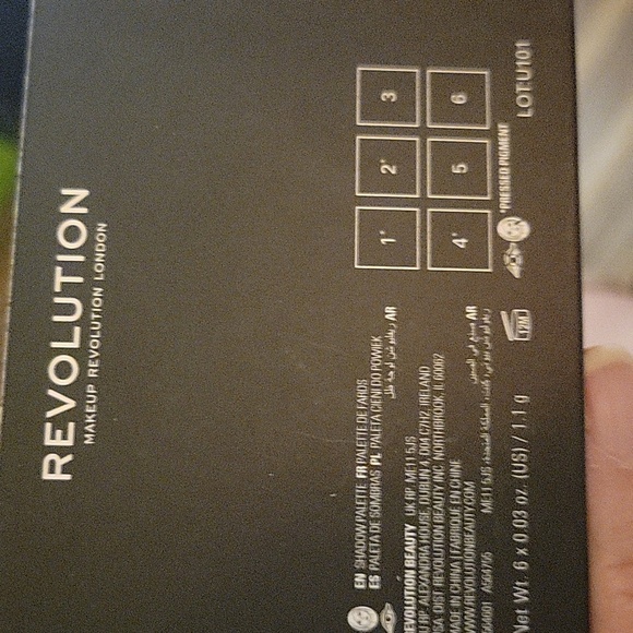 Revolution Boujee AF 6 Colorful Shadows Palette New In Box - Picture 3 of 4